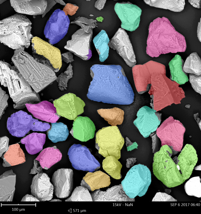 Processed image of the pharmaceutical particle