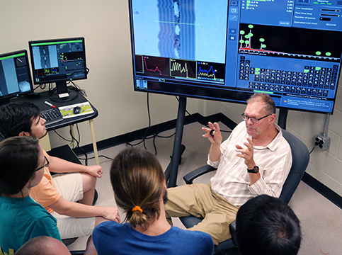 Dr. Kurt Sickfas at the University of Tennessee - Knoxville teaching the Materials Science lab class using the Phenom scanning electron microscope (SEM)