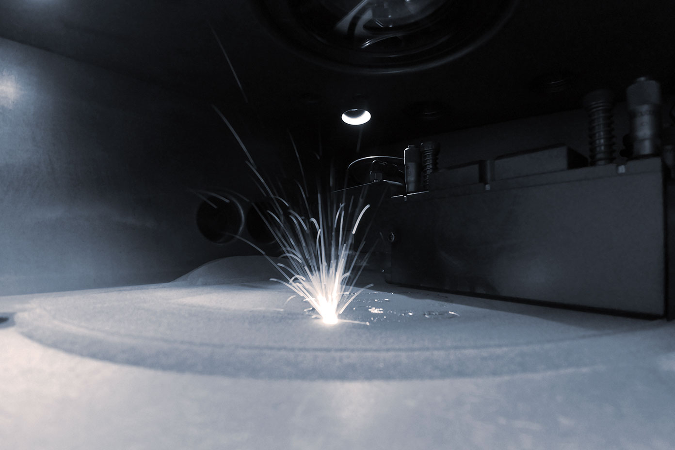 Additive manufacturing processing being used to fabricate a metal part