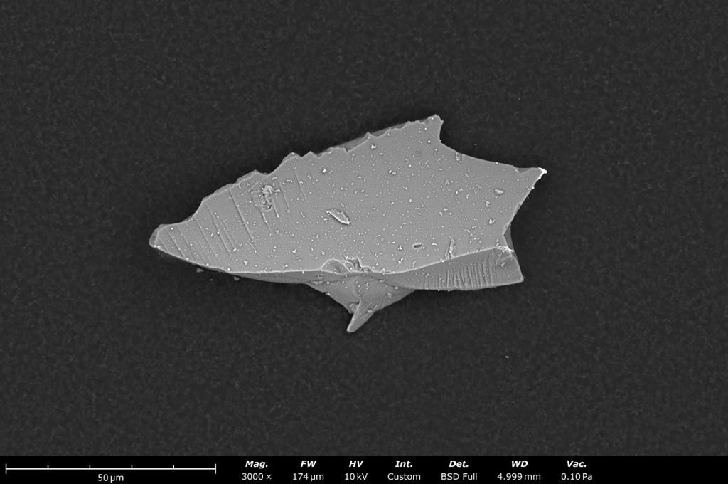 SEM image of a hard glass particle identified during automated technical cleanliness checks