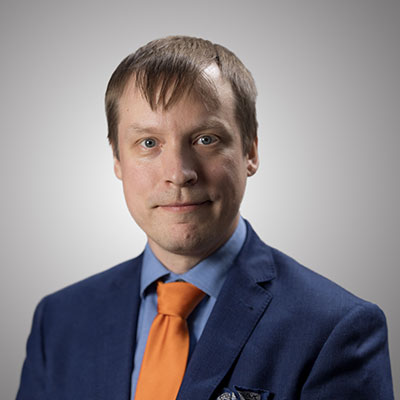 Web_Oskari_Aro_Headshot